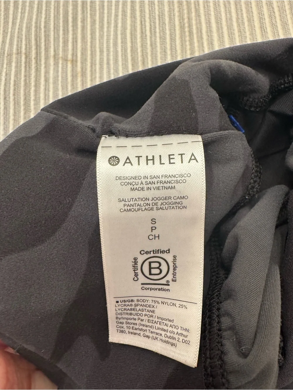 Athleta Salutation High Rise Camo Joggers in Black / Gray - Size S